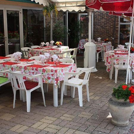 Hotel Les Deux Sapins Cailly-sur-Eure Eksteriør billede