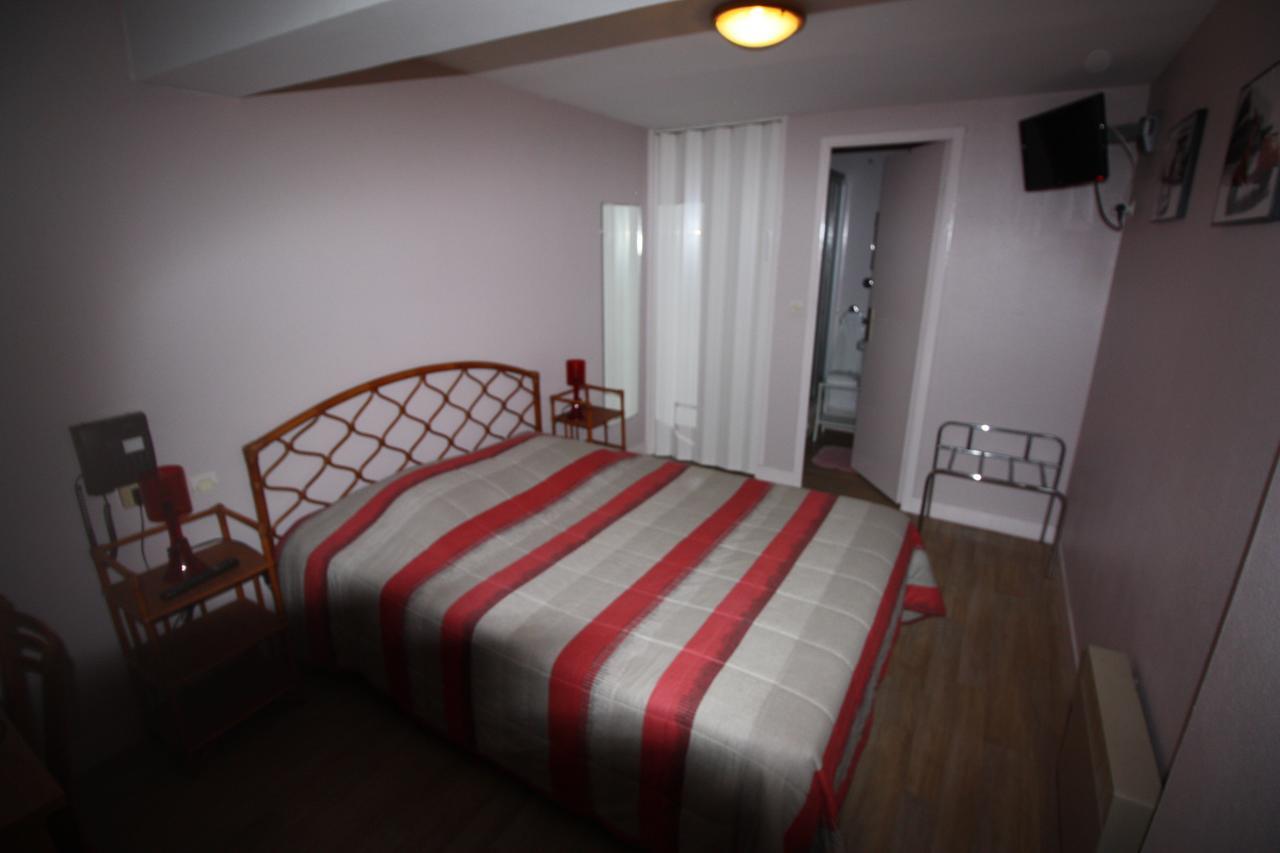 Hotel Les Deux Sapins Cailly-sur-Eure Værelse billede