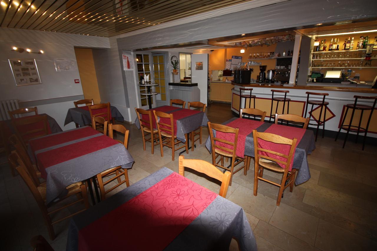 Hotel Les Deux Sapins Cailly-sur-Eure Eksteriør billede