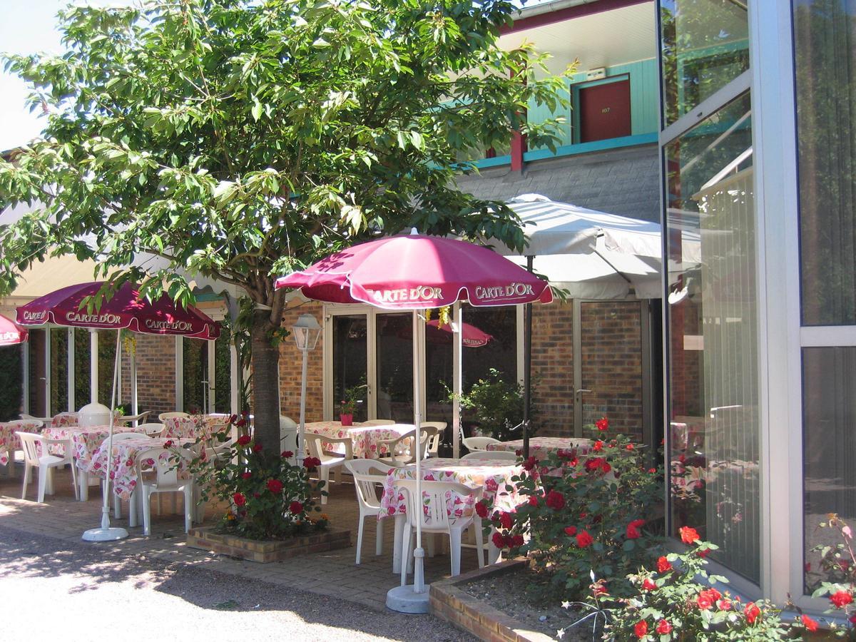 Hotel Les Deux Sapins Cailly-sur-Eure Eksteriør billede
