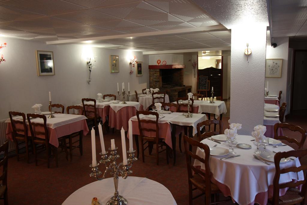 Hotel Les Deux Sapins Cailly-sur-Eure Eksteriør billede