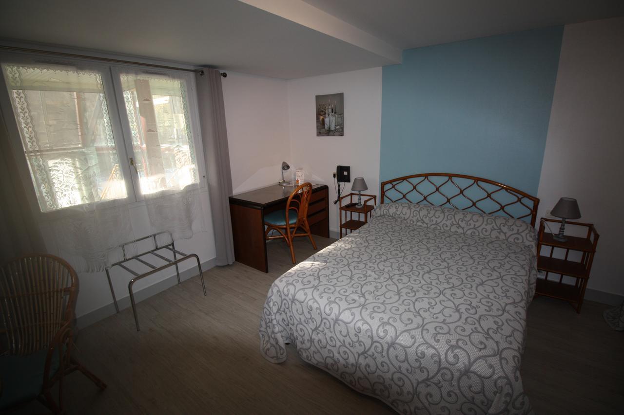 Hotel Les Deux Sapins Cailly-sur-Eure Eksteriør billede
