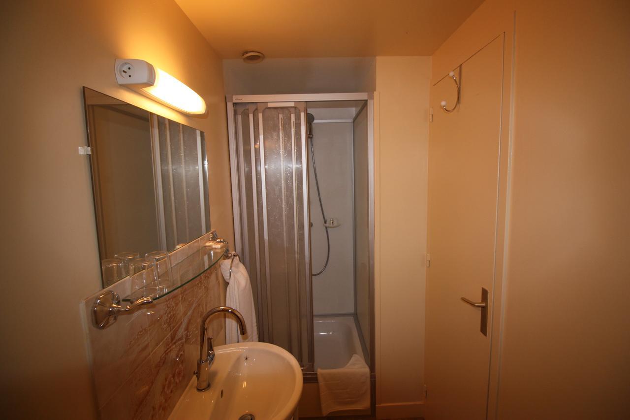 Hotel Les Deux Sapins Cailly-sur-Eure Eksteriør billede