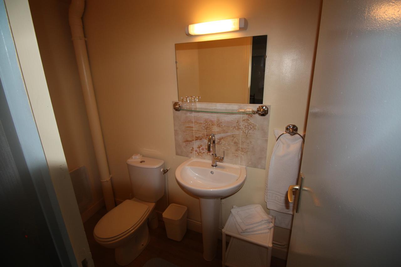Hotel Les Deux Sapins Cailly-sur-Eure Eksteriør billede