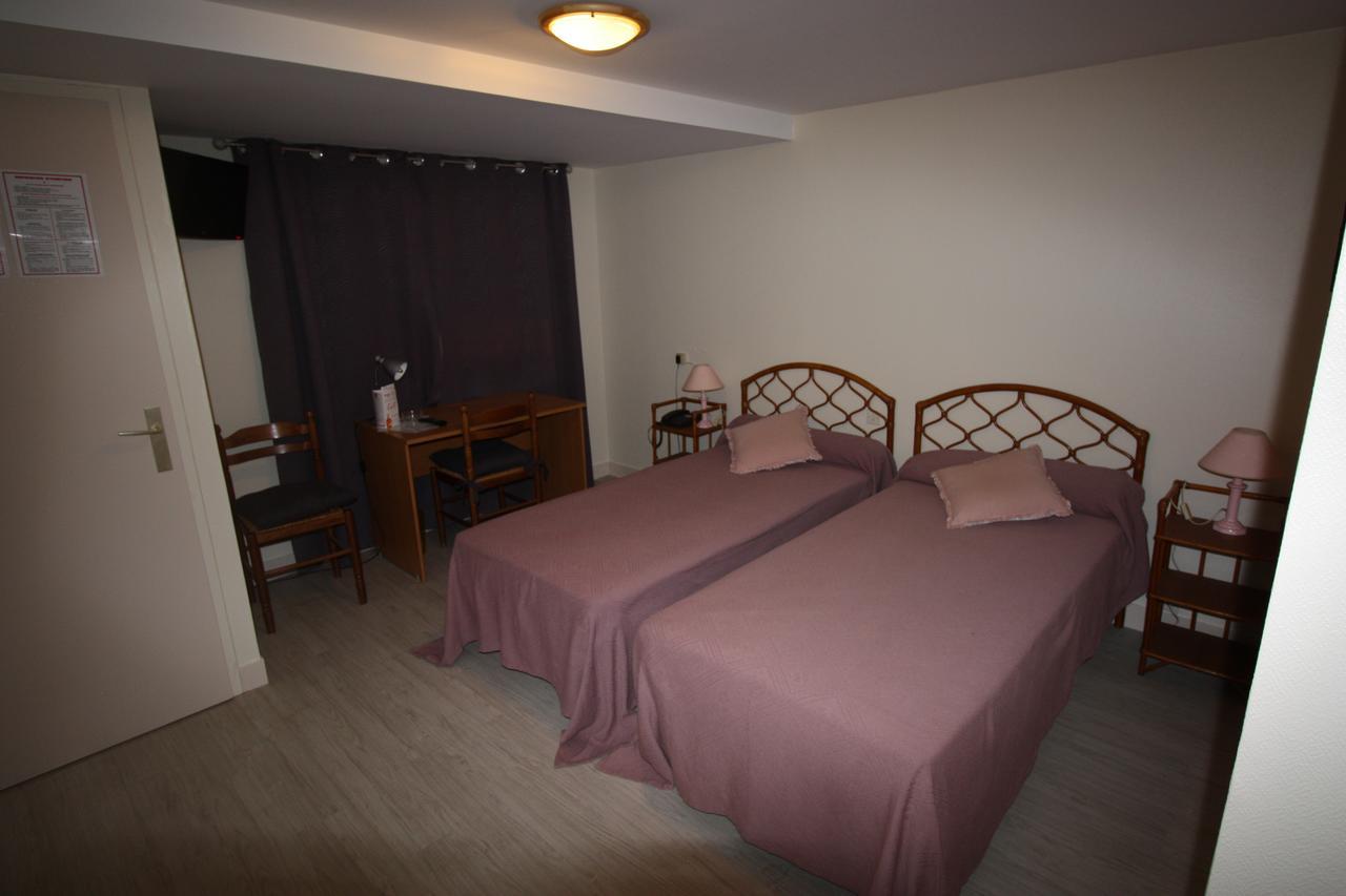 Hotel Les Deux Sapins Cailly-sur-Eure Eksteriør billede