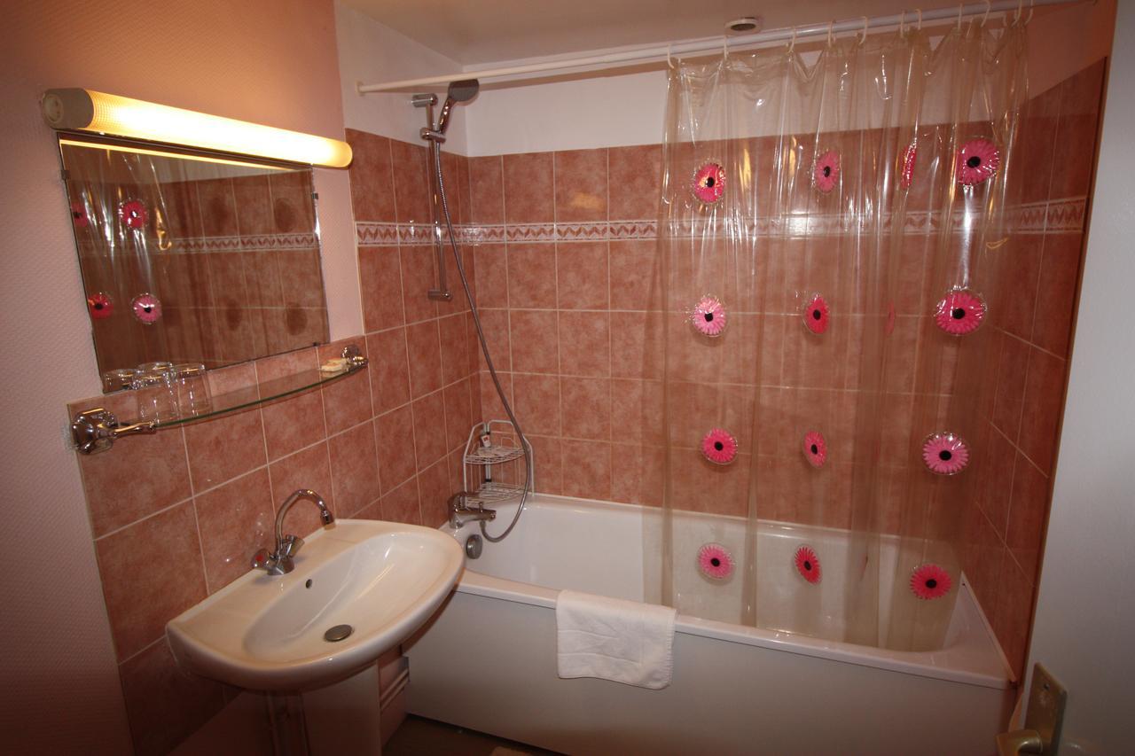 Hotel Les Deux Sapins Cailly-sur-Eure Eksteriør billede