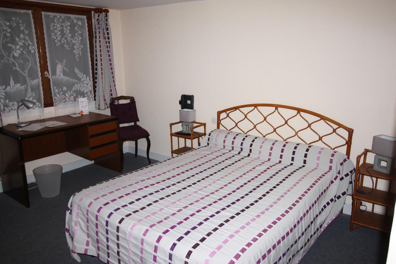 Hotel Les Deux Sapins Cailly-sur-Eure Eksteriør billede