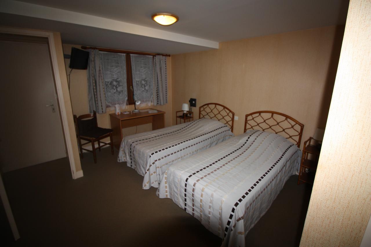 Hotel Les Deux Sapins Cailly-sur-Eure Eksteriør billede